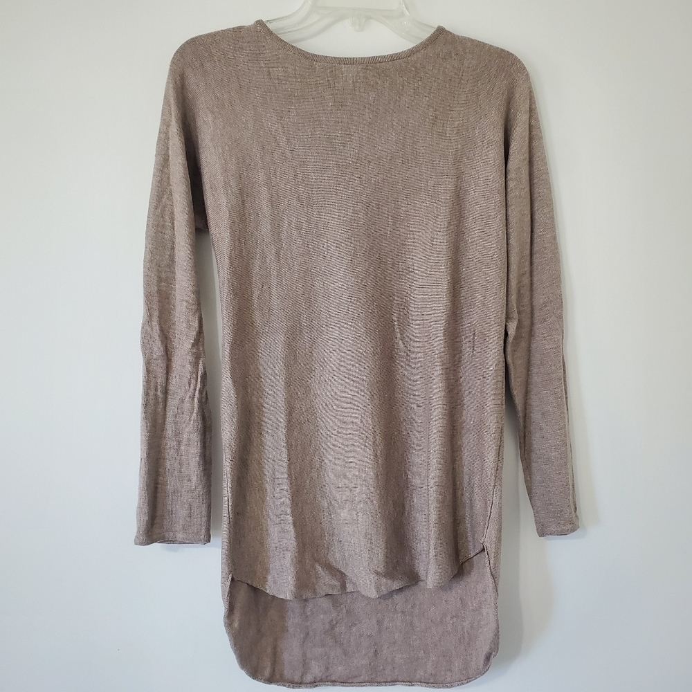 JOAN Vass New York Sweater Womens Small Beige Hi Lo Long Sleeve Zip Back Blouse